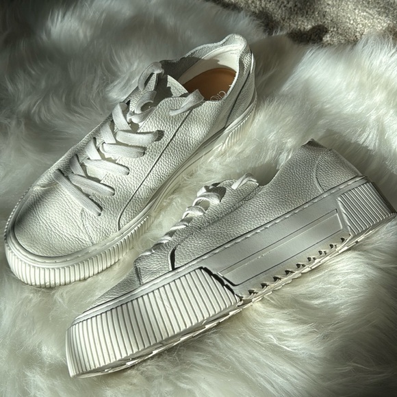 Crown Vintage white tumbled leather sneakers - Picture 2 of 5
